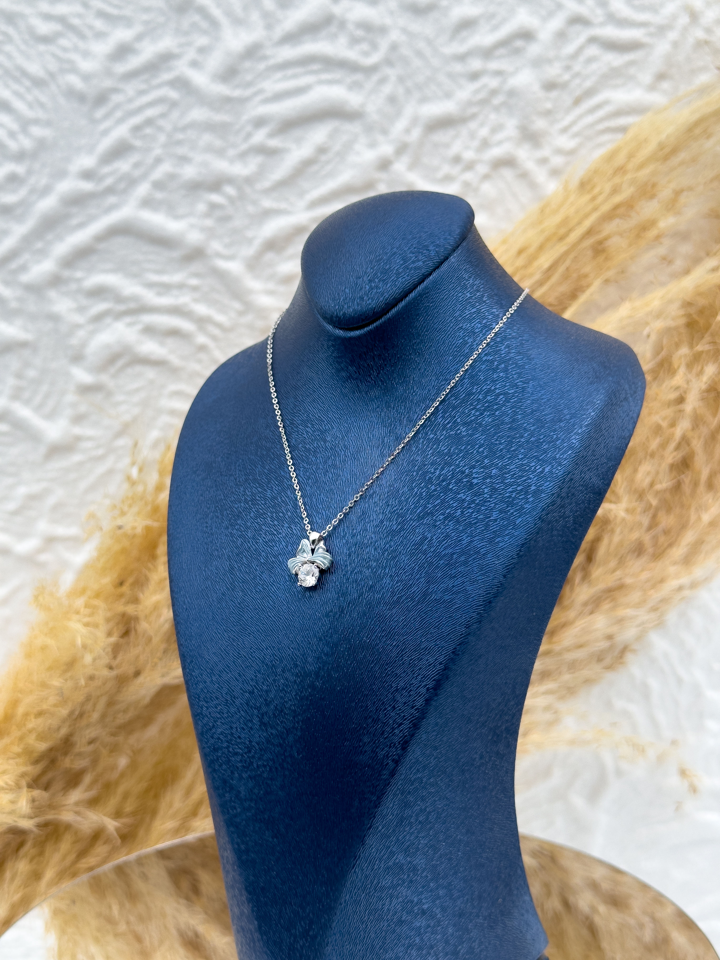 925 Ayar Gümüş Mavi Sedef Taşlı Tektaş Kolye – Günlük & Özel Gün Takısı